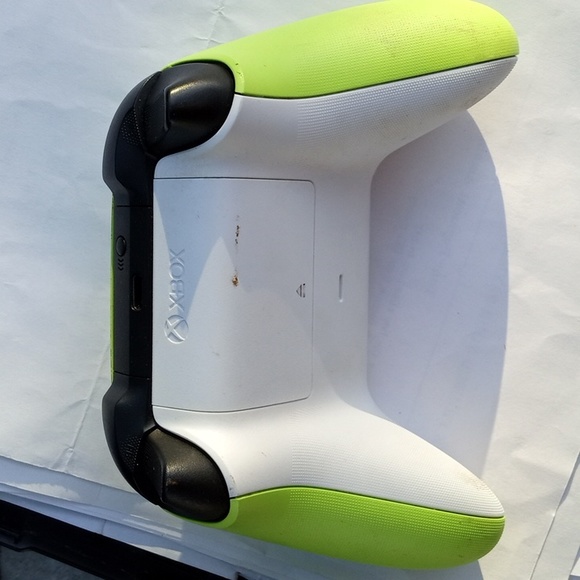 X box  wireless controller - Picture 2 of 5